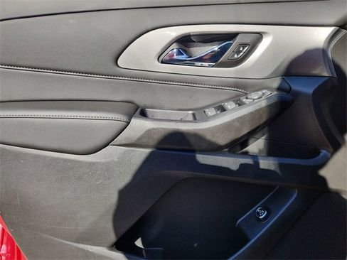 Used 2023 Chevrolet Traverse LT image 21