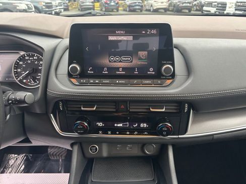 Used 2021 Nissan Rogue SV image 17