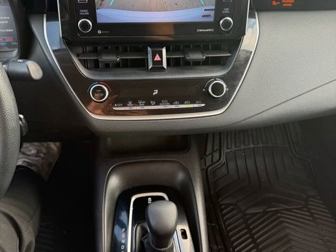 Used 2021 Toyota Corolla LE image 10