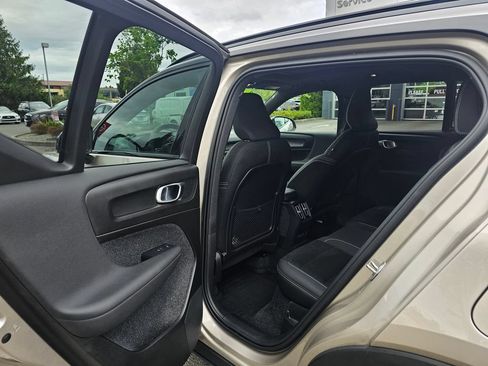 Used 2023 Volvo XC40 Recharge Ultimate w/ Protection Package Premier AWD/4WD image 12