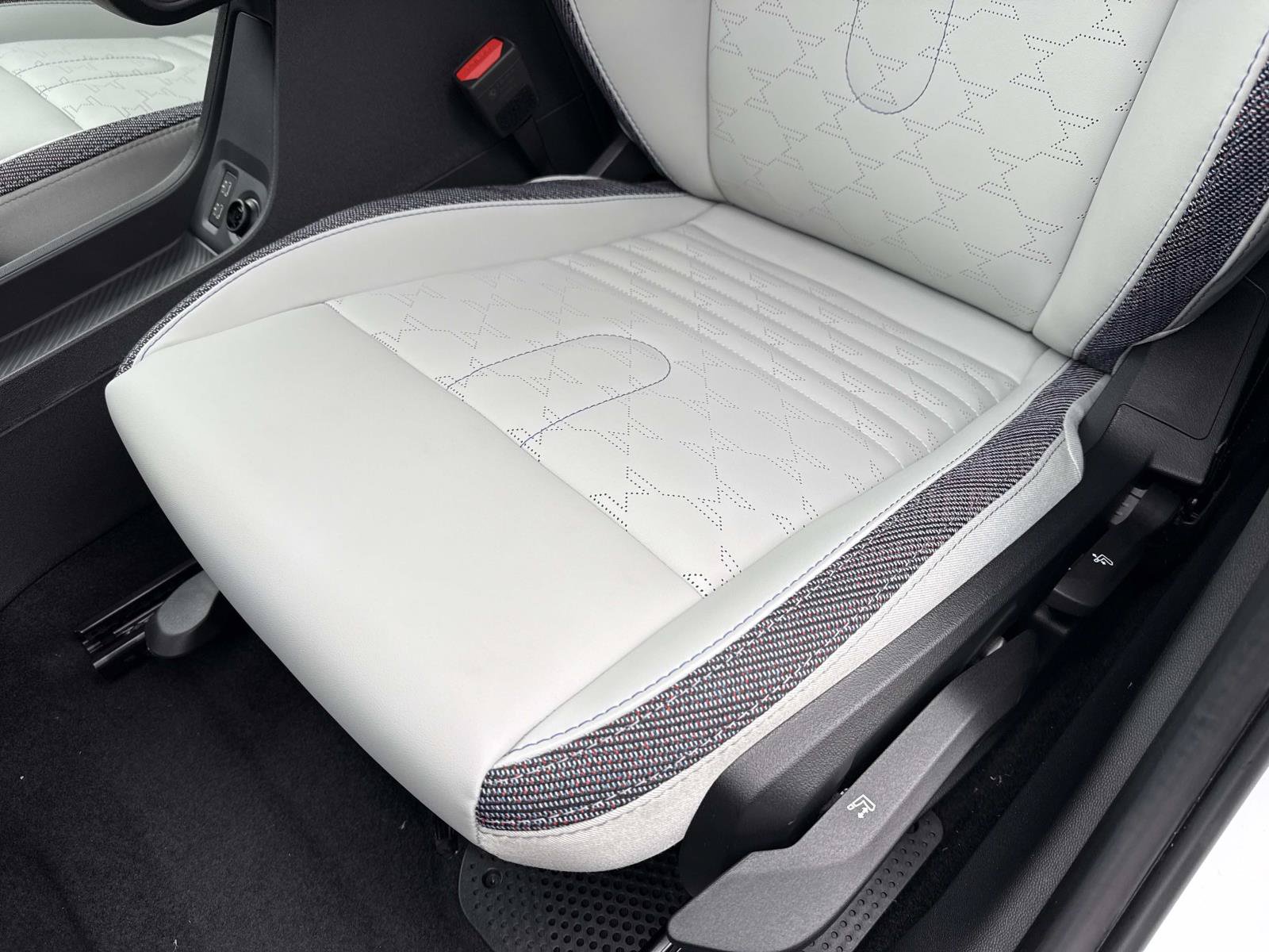 New 2026 MINI Cooper 4-Door Hardtop FWD image 22