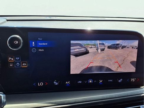 Used 2025 Chevrolet Traverse LT FWD image 9