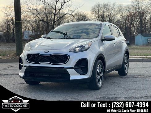 Used 2020 Kia Sportage LX image 3