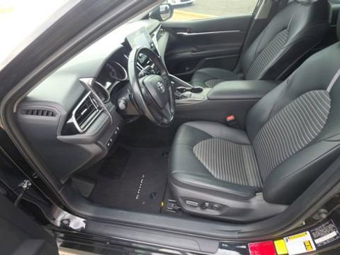 Used 2022 Toyota Camry SE FWD image 13