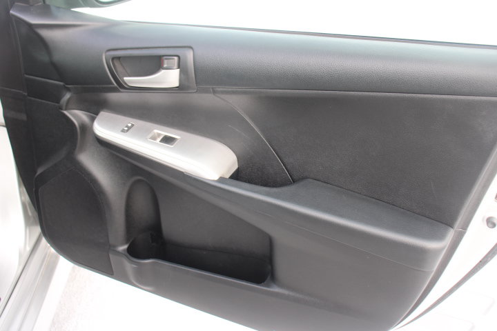 Used 2012 Toyota Camry SE FWD image 16