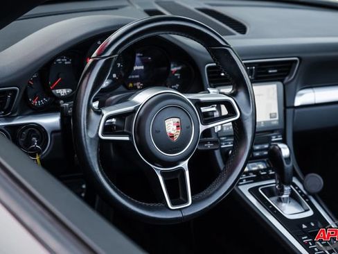 Used 2018 Porsche 911 Carrera RWD image 6