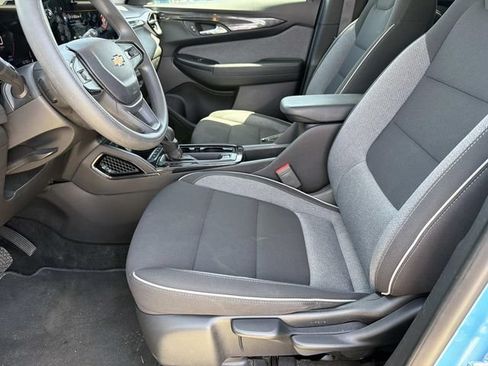 Used 2025 Chevrolet TrailBlazer LT AWD/4WD image 16