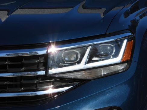 Used 2023 Volkswagen Atlas SE w/ Technology Package w/ Panoramic Sunroof Package image 2