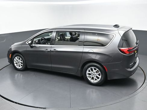 Used 2023 Chrysler Pacifica Touring-L FWD image 43