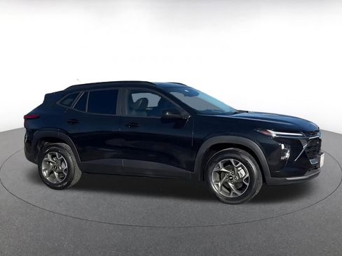 Used 2025 Chevrolet Trax LT image 16