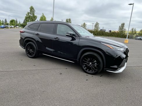 Used 2025 Toyota Highlander XSE AWD/4WD image 7