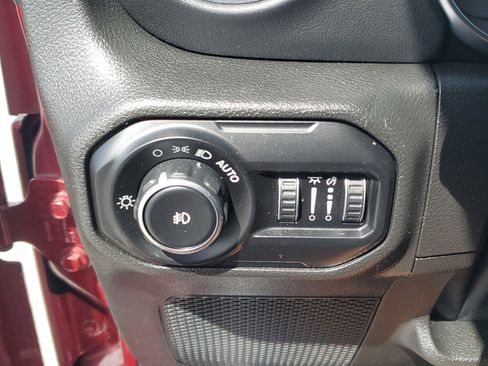 Used 2021 Jeep Wrangler Unlimited Sahara image 23