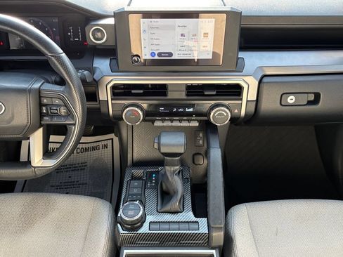 Used 2025 Toyota 4Runner SR5 AWD/4WD image 16