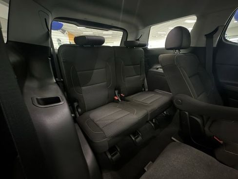 Certified 2023 GMC Acadia SLE w/ Driver Convenience Package image 28