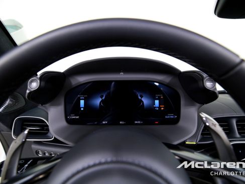 Used 2025 McLaren Artura Spider image 15