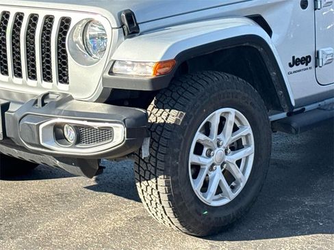 Used 2023 Jeep Gladiator Sport image 7