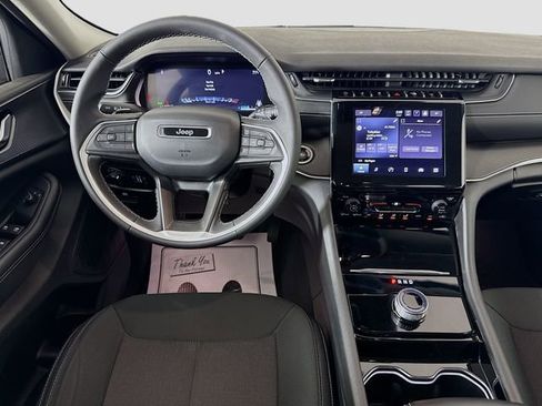 Used 2023 Jeep Grand Cherokee Laredo AWD/4WD image 20