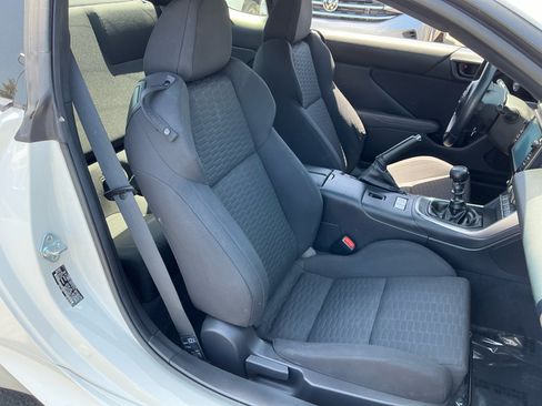 Used 2022 Toyota GR86 w/ ALL Weather Mat Package (TMS) RWD image 21