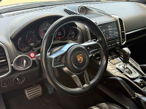 Used 2018 Porsche Cayenne S AWD/4WD image 9