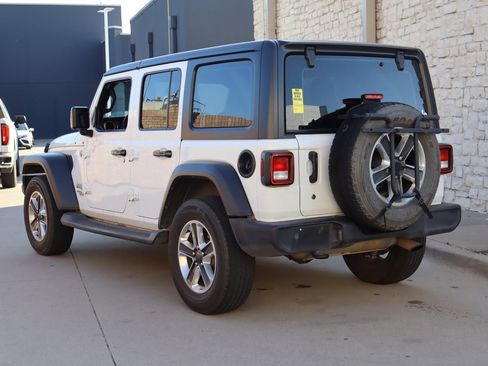 Used 2018 Jeep Wrangler Unlimited Sport AWD/4WD image 3