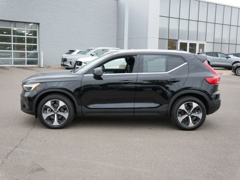 Certified 2023 Volvo XC40 B5 Ultimate w/ Protection Package Premier AWD/4WD image 4