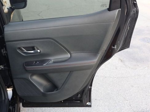 New 2025 Nissan Kicks SR image 19