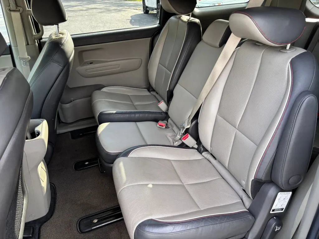 Used 2016 Kia Sedona LX w/ LX Essentials Premium Package FWD image 13