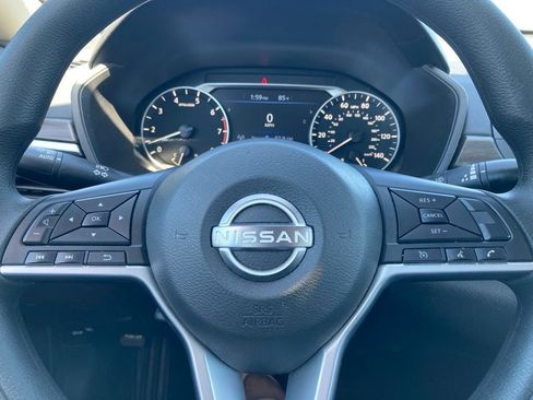 Used 2025 Nissan Altima 2.5 SV image 16