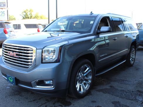 Certified 2018 GMC Yukon XL SLT w/ Premium Edition AWD/4WD image 10
