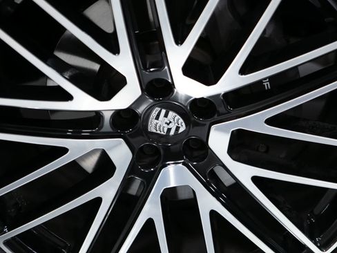Certified 2024 Porsche Macan AWD/4WD image 11
