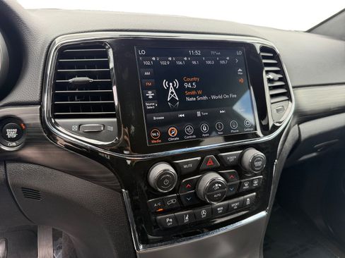Used 2021 Jeep Grand Cherokee Laredo X AWD/4WD image 12