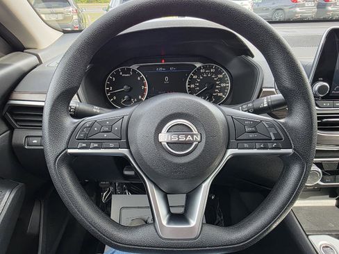 Used 2024 Nissan Altima 2.5 SV image 14