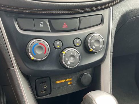 Used 2018 Chevrolet Trax LT w/ LT Convenience Package image 31