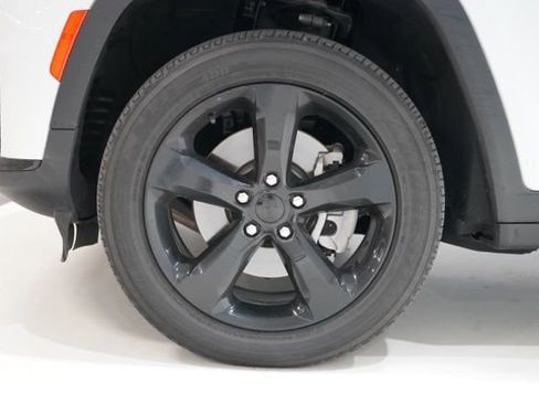 Used 2023 Jeep Grand Cherokee L Laredo image 11