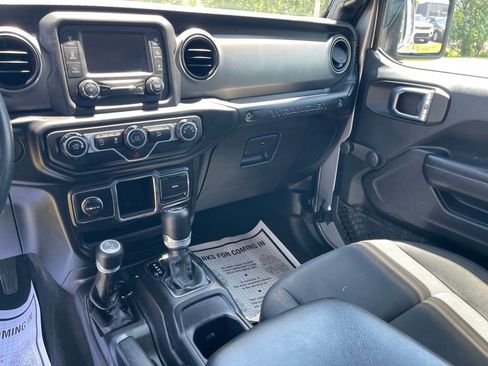 Used 2018 Jeep Wrangler Unlimited Sport AWD/4WD image 18