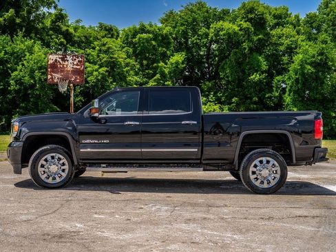 Used 2016 GMC Sierra 2500 Denali w/ Duramax Plus Package AWD/4WD image 4