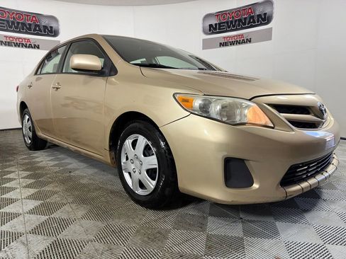Used 2011 Toyota Corolla LE image 1