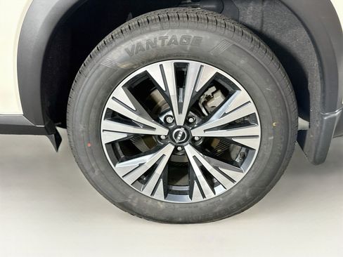 Used 2023 Nissan Rogue SV FWD image 11