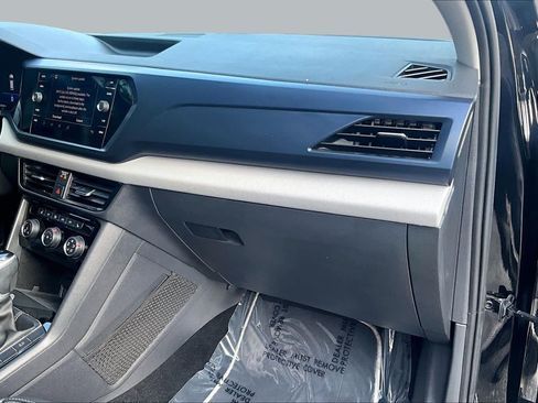 Used 2023 Volkswagen Taos SE w/ Panoramic Sunroof Package FWD image 19