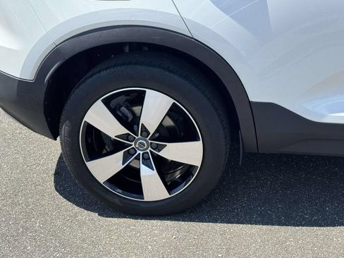 Used 2022 Volvo XC40 T5 Momentum w/ Premium Package AWD/4WD image 9