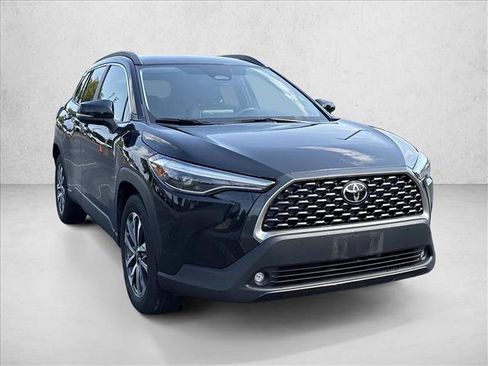 Certified 2025 Toyota Corolla Cross XLE FWD image 3