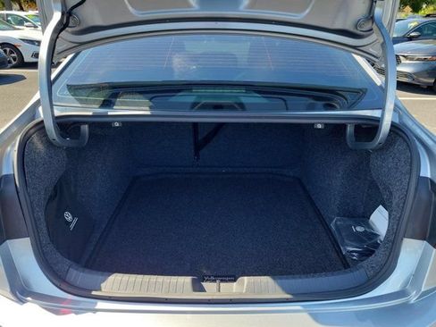Certified 2023 Volkswagen Jetta SE w/ Panoramic Sunroof Package FWD image 11