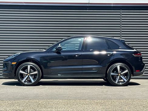 New 2026 Porsche Macan image 2