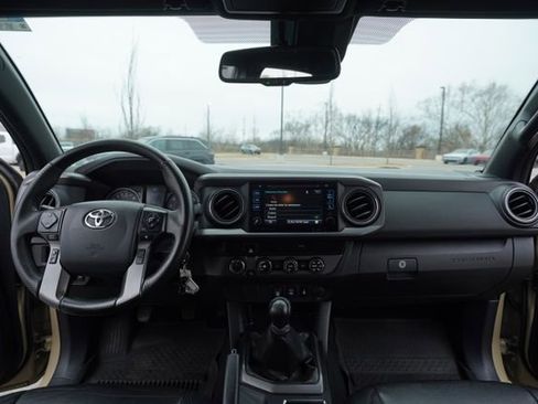 Used 2019 Toyota Tacoma TRD Off-Road image 23
