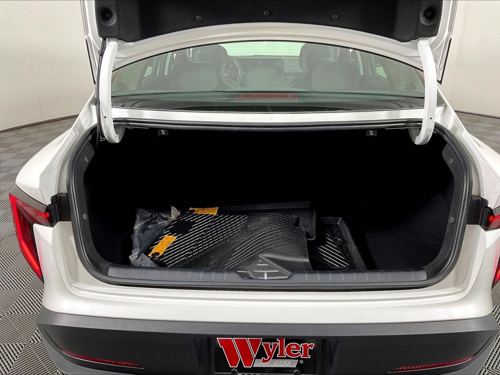 Certified 2025 Kia K4 FWD image 35