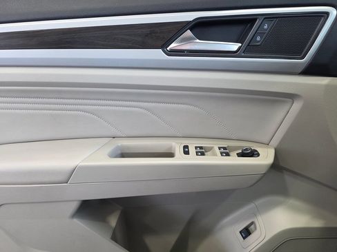 Used 2023 Volkswagen Atlas SE w/ Panoramic Sunroof Package FWD image 19