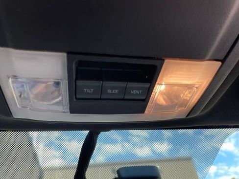 Used 2012 Lincoln Navigator 4WD image 43