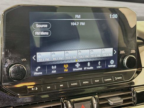 Used 2025 Nissan Pathfinder SL FWD image 13