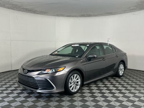 Used 2024 Toyota Camry LE FWD image 7
