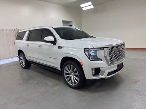 Used 2023 GMC Yukon XL Denali image 2